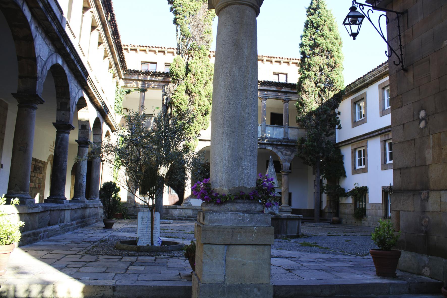 Patio del colegio San Nicolas de Bari
