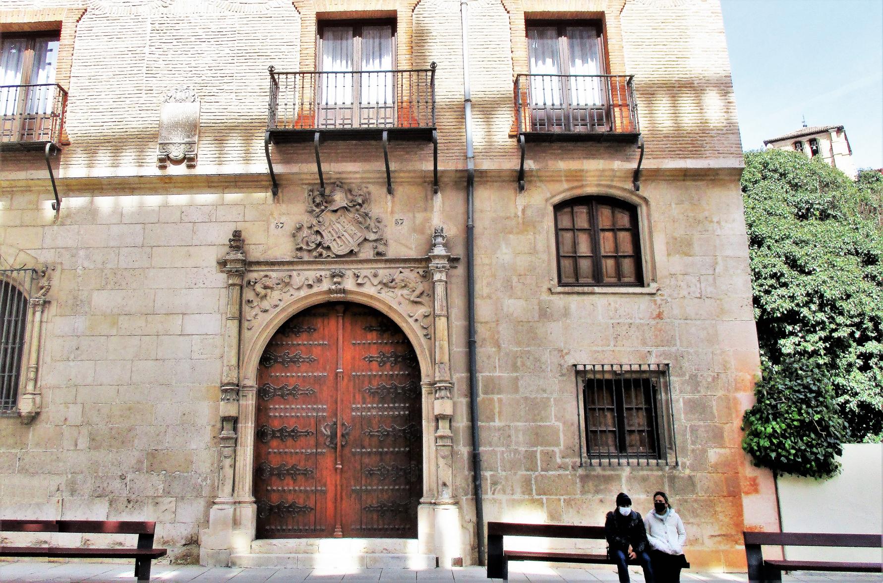 Fachada del Palacio de Castilfalé