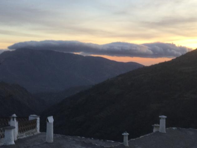 Sobre la Sierra de Lújar, CAPILEIRA (Granada)