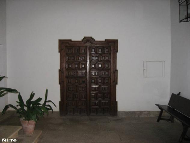 Detalle de puerta de madera del patio - Museo, CACERES (Cáceres)
