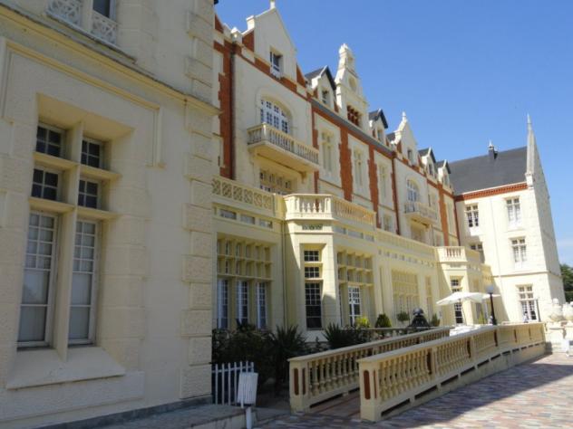 Fachada Balneario Palacio Salinas Medina Del Campo Valladolid