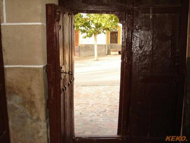 Puerta abierta interior de la Iglesia, MESAS DE IBOR (Cáceres)