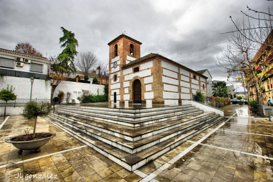 Foto de Plaza de la Iglesia en Jun, Granada