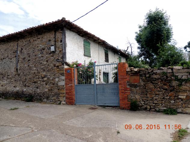 Fachada interior encalada en casa tradicional, SANTIBAÑEZ (Palencia)