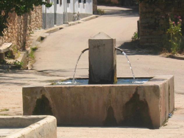 fuente con dos caños, RIOSALIDO (Guadalajara)