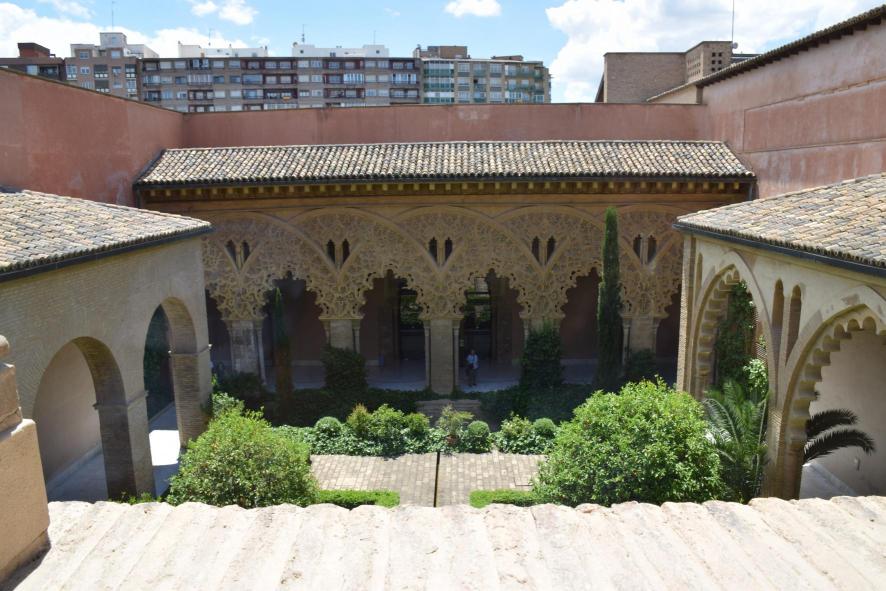 Patio de Santa Isabel en el Palacio de la Aljafería, ZARAGOZA