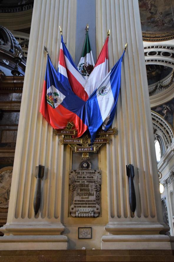 Banderas de paises hispanoamericanos en la Basílica del Pilar, ZARAGOZA