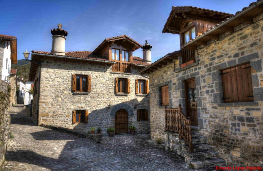 Las dos chimeneas, RONCAL (Navarra)