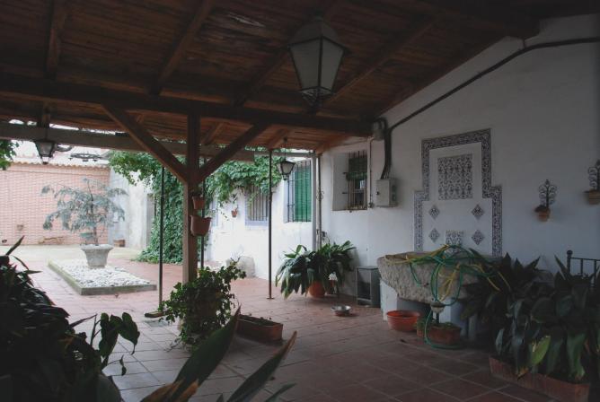 Patio de una casa, CABANILLAS DEL CAMPO (Guadalajara)