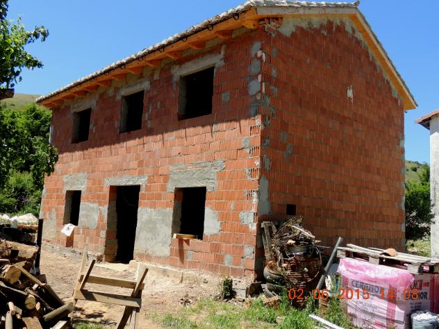 Una casa de ladrillo sin terminar, VEGA DE RIACOS (Palencia)