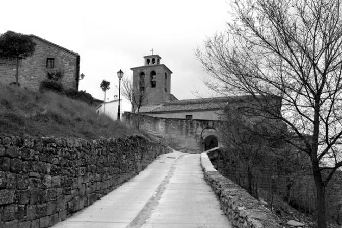 Hacia la Iglesia, PUEYO (Navarra)