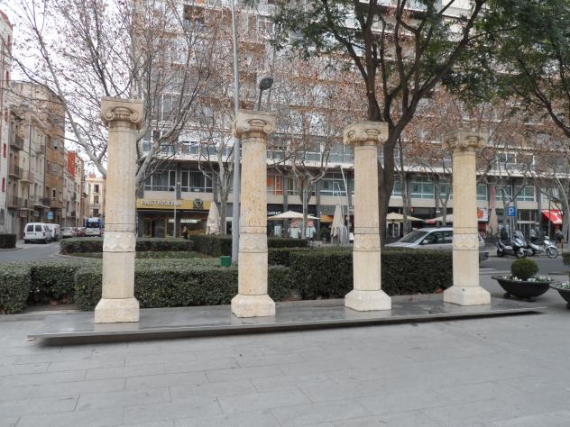 Columnas Kursaal En La Plaza De La Llibertat REUS Tarragona 
