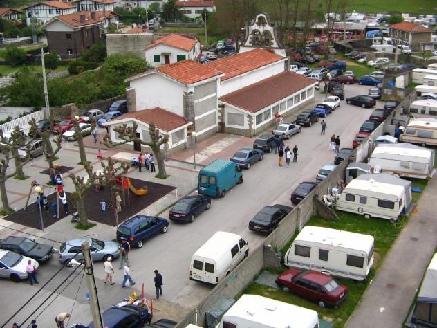 El parque y la iglesia., ORIÑON (Cantabria)
