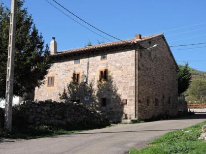 Casa a la entrada del pueblo