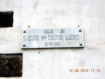 La carretera que es su vía principal tiene nombre