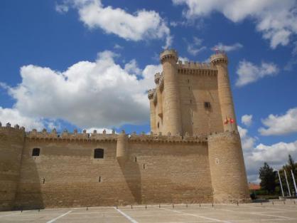 De fondo el castillo de los Condes de Vivero