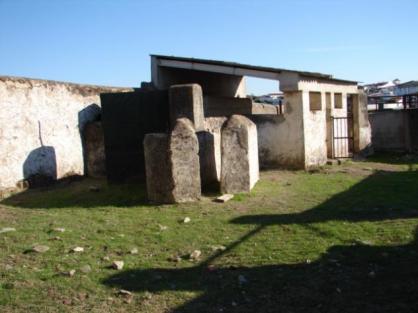 los burladeros intactos